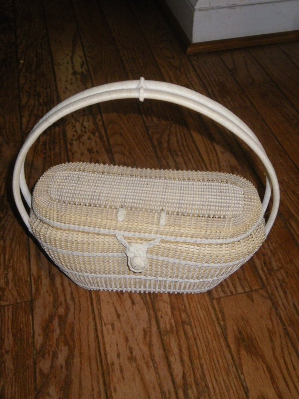 Women’s Woven Wicker Basket Purse – Adorable!